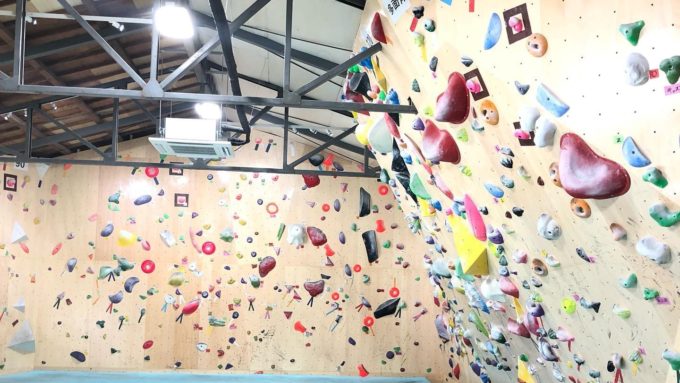 群馬県のクライミング施設「Blue Bird（ブルーバード） ボルダリングジム」